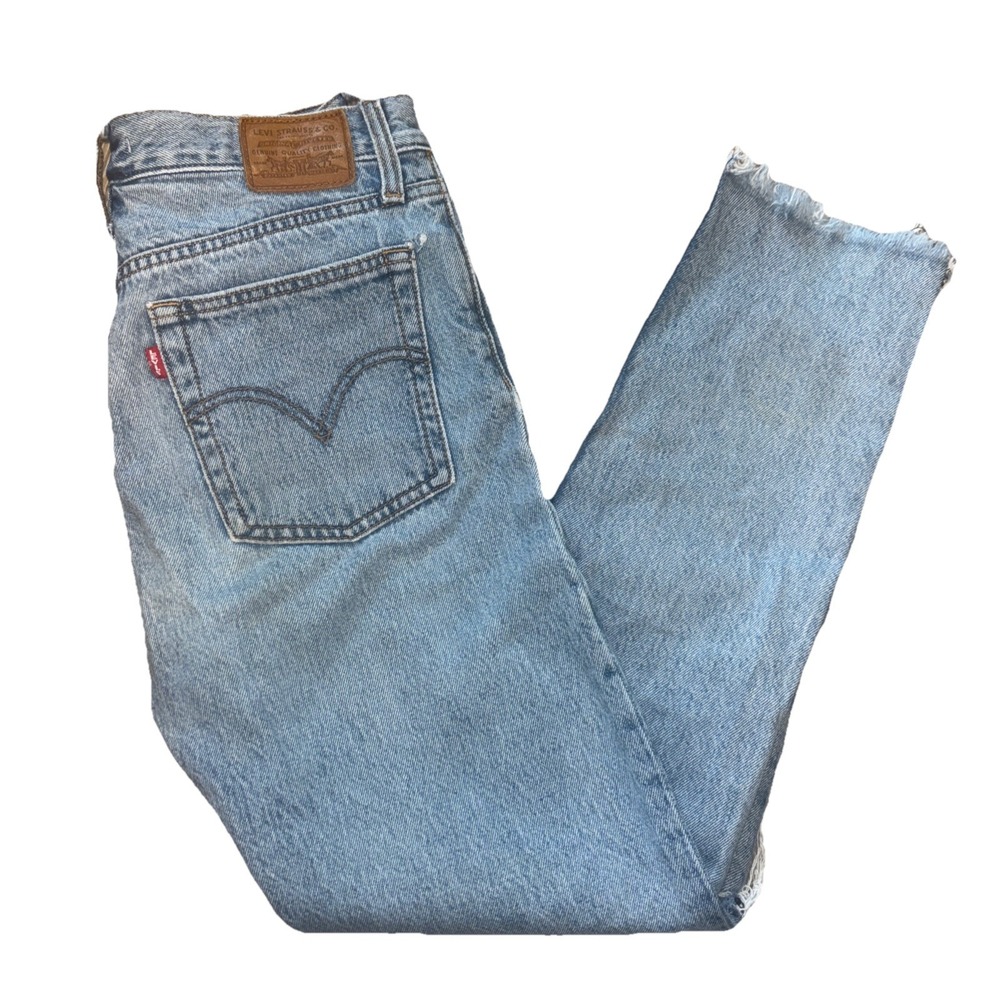 Levis Premium Wedgie Straight Distressed Light Wash Jeans Size 26 Raw Hem